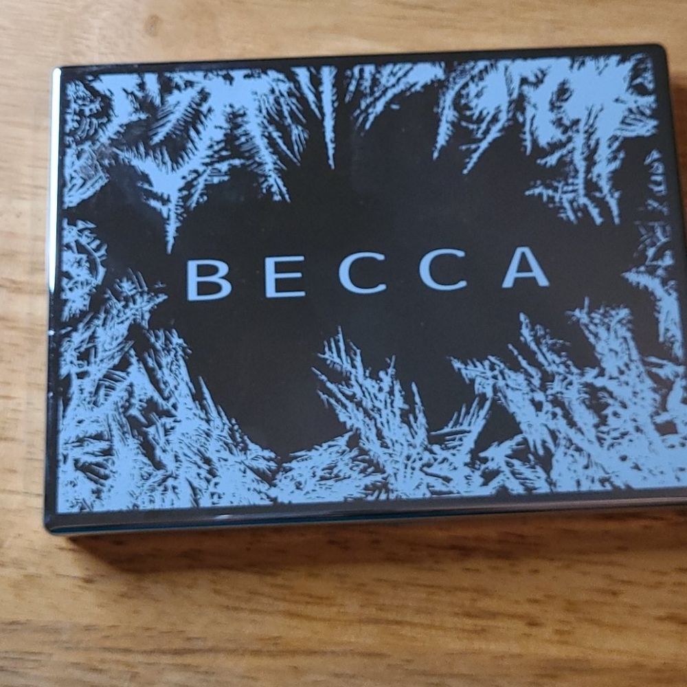 Becca apres ski glow face palette
